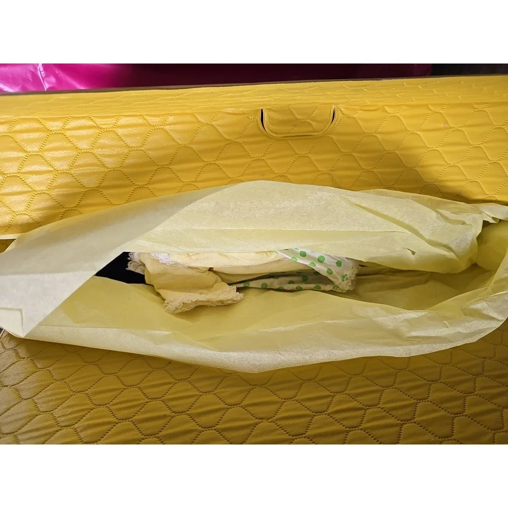 Vintage Crissy Doll LOT 1 Doll,‎ A Box, Fashion Tote Some CLOTHES Case Needs TLC